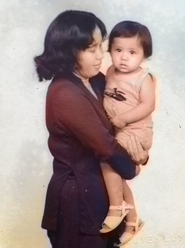 Việt Trinh nghẹn lòng nhớ tuổi thơ trốn học bị mẹ vừa đánh vừa khóc - Ảnh 1.