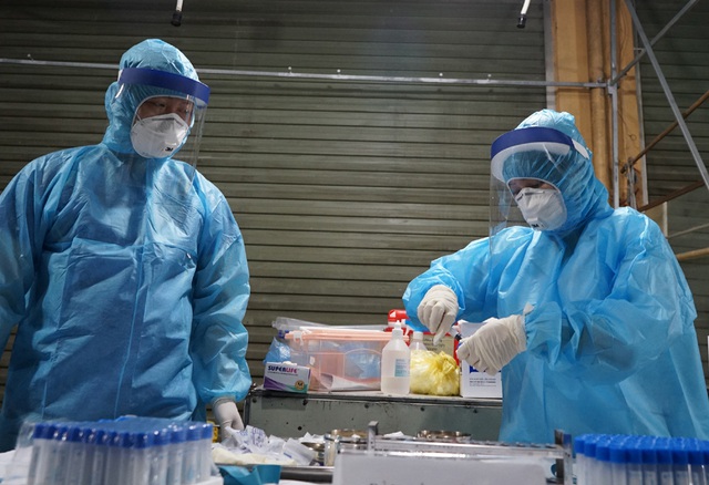 Hà Nội: Hàng trăm tiểu thương chợ Phùng Khoang tiến hành xét nghiệm nhanh COVID-19 - Ảnh 11.