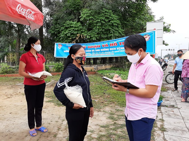 “Cây ATM gạo” ấm lòng người nghèo trong đại dịch COVID -19 - Ảnh 5.