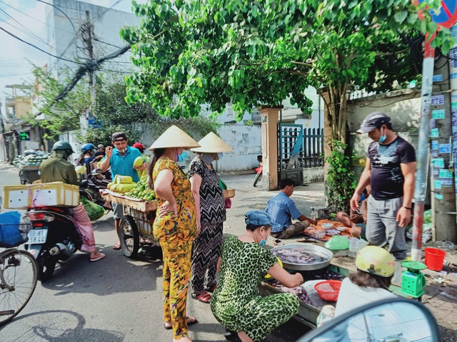 Nhịp sống tại TP.HCM trước giờ G ngày cuối giãn cách xã hội - Ảnh 16.