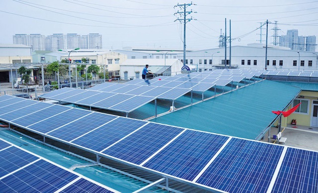 Khách hàng tại Hà Nội được hưởng nhiều ưu đãi khi lắp đặt hệ thống điện mặt trời áp mái - Ảnh 1.