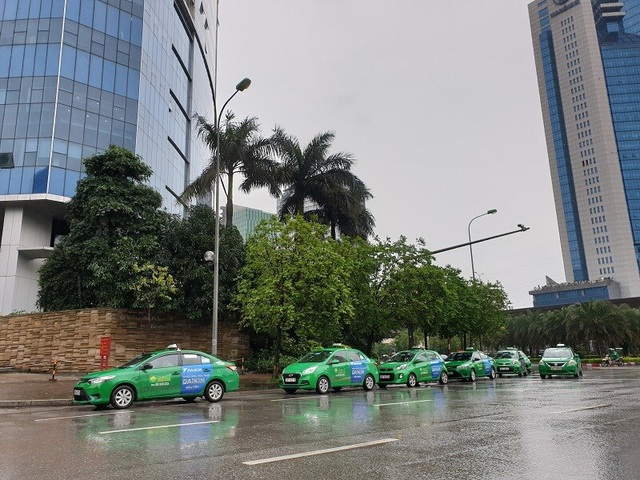 Hàng ngàn tài xế taxi cùng “xe ôm công nghệ” hoạt động trở lại sau chuỗi ngày cách ly xã hội - Ảnh 4.