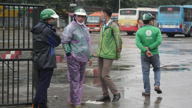 Hàng ngàn tài xế taxi cùng “xe ôm công nghệ” hoạt động trở lại sau chuỗi ngày cách ly xã hội - Ảnh 3.