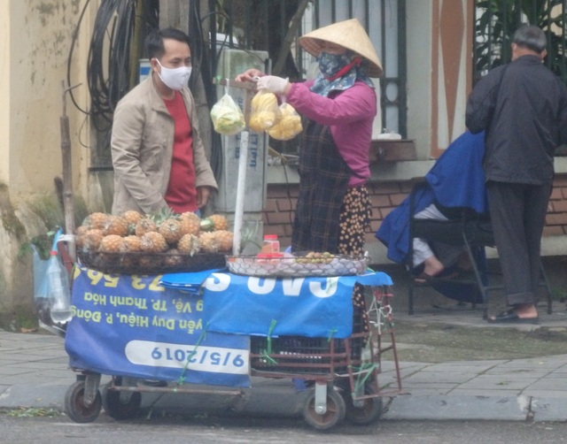 Người dân Thanh Hóa phấn khởi mưu sinh trở lại trong ngày nới lỏng cách ly toàn xã hội - Ảnh 4.