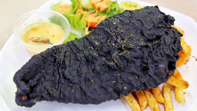 Món cá đen như than vẫn khiến nhiều người mê mẩn - Ảnh 3.
