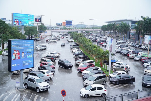 Chuyến bay tăng trở lại, sân bay Nội Bài thực hiện giãn cách ra sao? - Ảnh 10.