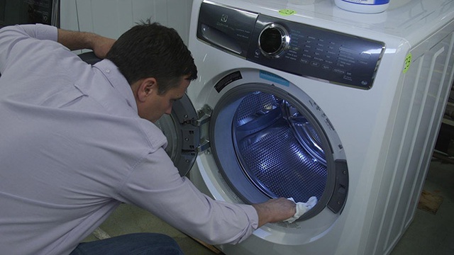 Mẹo vệ sinh máy giặt loại bỏ bám bẩn gây bệnh ở lớp cao su bằng nguyên liệu rẻ tiền trong nhà bếp - Ảnh 3.