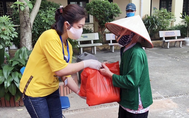 Gần nửa triệu người Hà Nội gặp khó khăn vì dịch COVID-19 sẽ nhận hỗ trợ trước 30/4 - Ảnh 3.