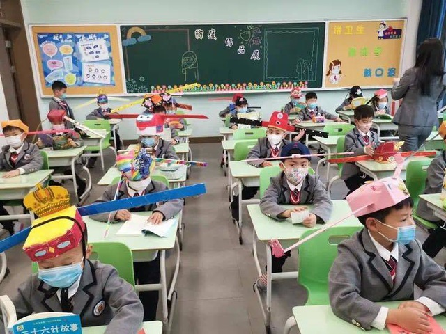 Chiếc mũ giúp học sinh TQ ngồi cách nhau 1-2m - Ảnh 3.