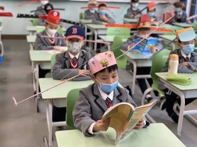 Chiếc mũ giúp học sinh TQ ngồi cách nhau 1-2m - Ảnh 4.