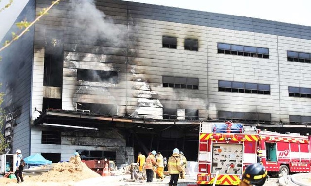 Cháy công trường xây dựng, 38 người chết - Ảnh 1.