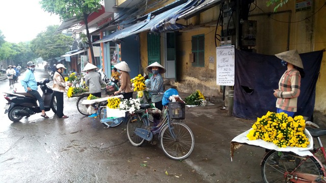 Dừng họp chợ ở Hải Dương: Nơi vẫn bán, chỗ không bóng người  - Ảnh 12.