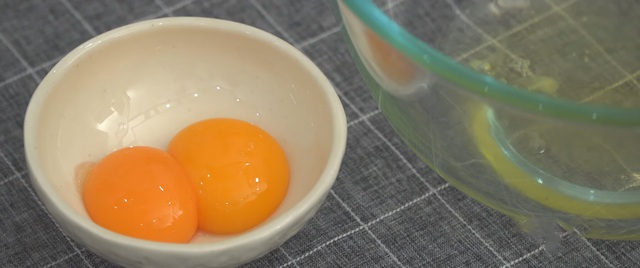 Mất 3 giây nhìn vào đặc điểm này của trứng gà: Biết ngay đâu là quả tươi, quả nào bị ngâm hóa chất, tẩy trắng - Ảnh 5.