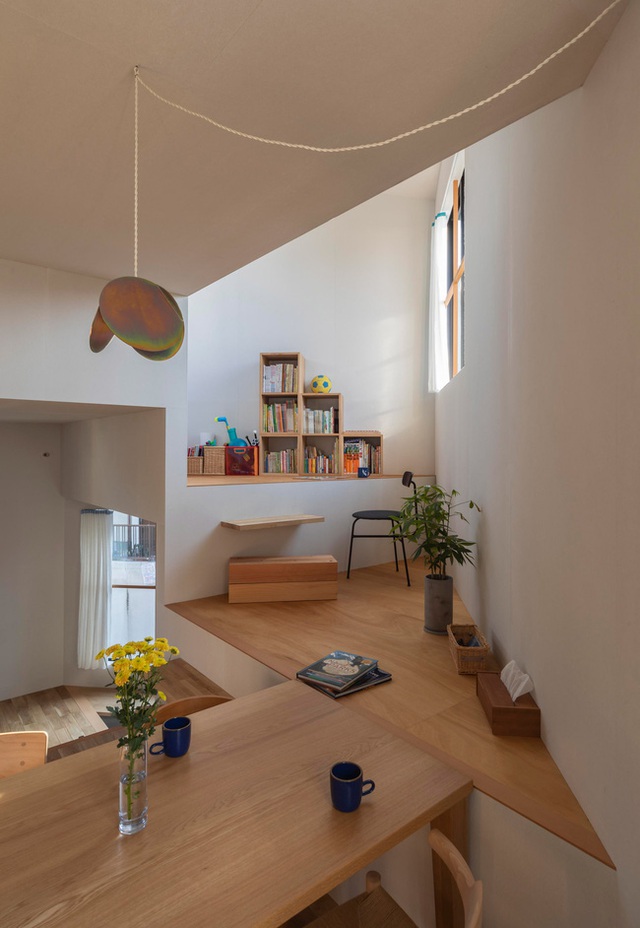 Ngôi nhà nhỏ ở Nhật được thiết kế siêu độc đáo để ăn gian diện tích, giúp nhà rộng hơn  - Ảnh 5.
