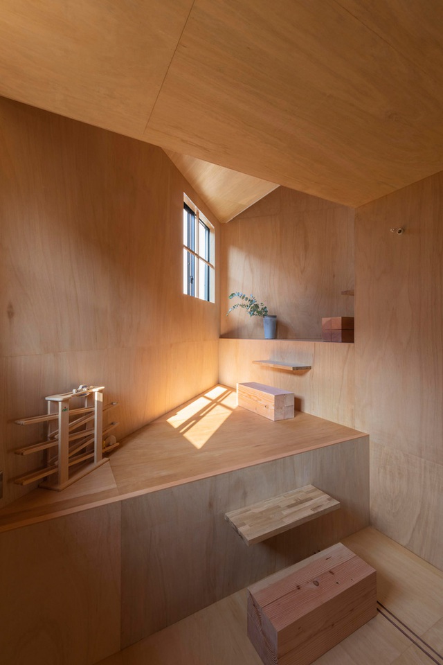 Ngôi nhà nhỏ ở Nhật được thiết kế siêu độc đáo để ăn gian diện tích, giúp nhà rộng hơn  - Ảnh 6.