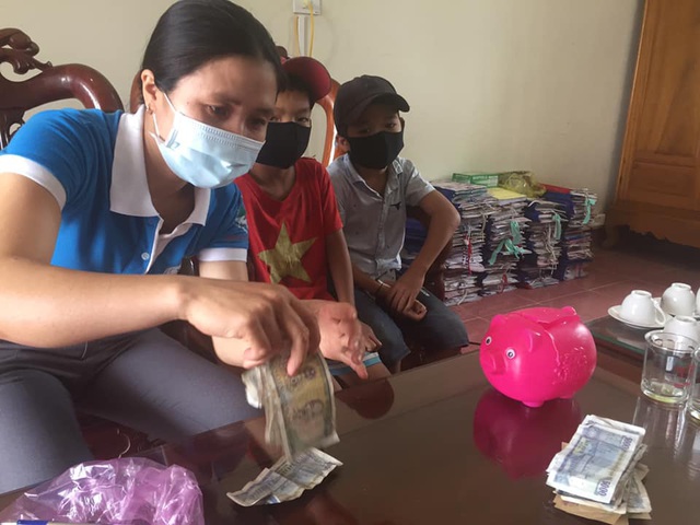 Hà Tĩnh: Học sinh lớp 3 mổ heo nhựa lấy tiền tiết kiệm ủng hộ phòng chống COVID-19 - Ảnh 3.