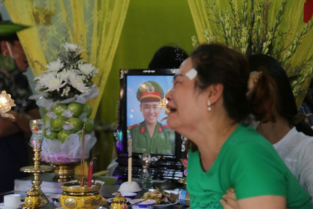 Hai chiến sĩ công an hy sinh: Bát mì tôm ăn dở của trung sĩ tuổi 23 - Ảnh 1. Hai chiến sĩ công an hy sinh: Bát mì tôm ăn dở của trung sĩ tuổi 23 - Ảnh 1.