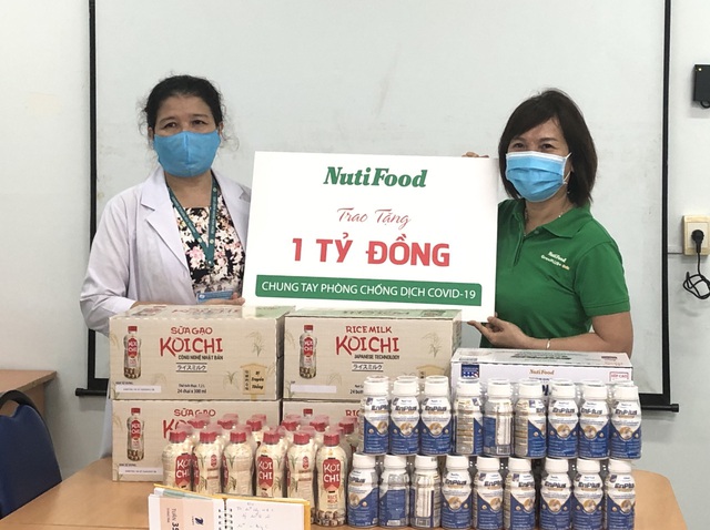 NutiFood trao tặng hơn 5 tỷ đồng cho các bệnh viện tuyến đầu chống dịch COVID-19 - Ảnh 2.