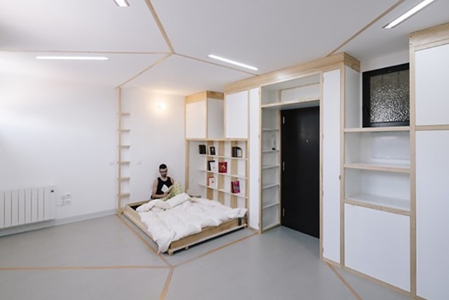 Mãn nhãn căn hộ nhỏ 24m² với tường di động để bạn có thể vừa nghỉ ngơi vừa làm việc trong những ngày ở nhà dài hơi - Ảnh 1.
