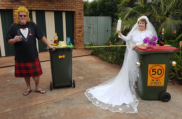 Chết cười cảnh phải ở nhà né dịch, dân Úc tranh thủ mở show diễn thời trang khi ra ngoài đổ rác - Ảnh 7.