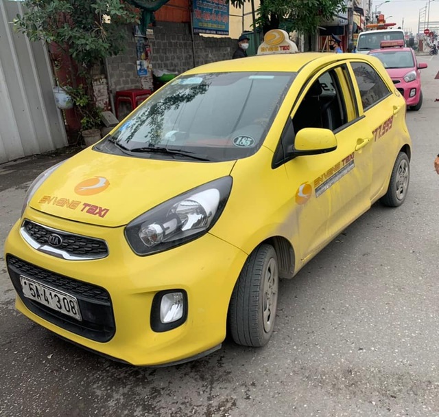 Hải Phòng: Bất chấp lệnh cấm, nhiều xe taxi vẫn hoạt động trong dịch COVID-19 - Ảnh 2.