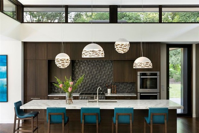 12 mẫu thiết kế căn bếp hiện đại, đẹp, sang trọng và gọn gàng - Ảnh 2.