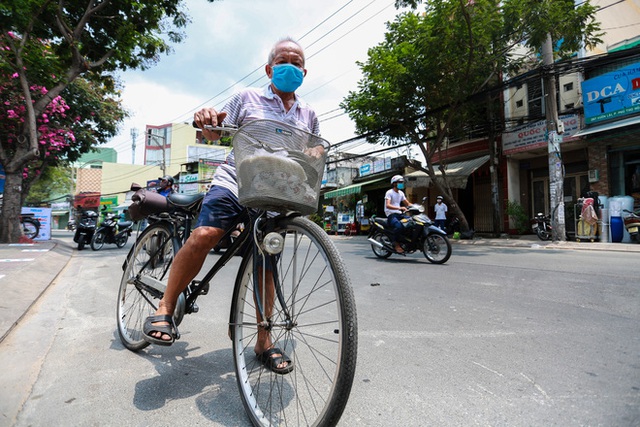  Máy phát gạo tự động cho hàng nghìn người nghèo ở Sài Gòn, chỉ cần bấm nút là có gạo - Ảnh 16.