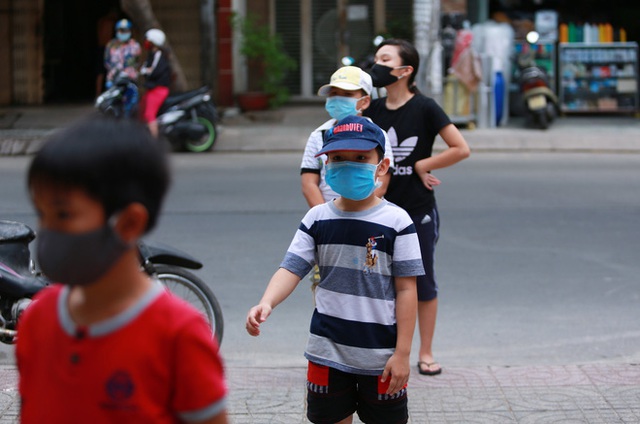  Máy phát gạo tự động cho hàng nghìn người nghèo ở Sài Gòn, chỉ cần bấm nút là có gạo - Ảnh 6.