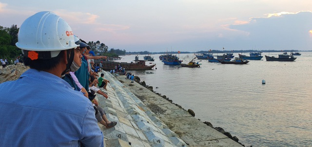 Đã tìm thấy 5 thi thể trong vụ lật thuyền kinh hoàng trên sông Thu Bồn - Ảnh 4.