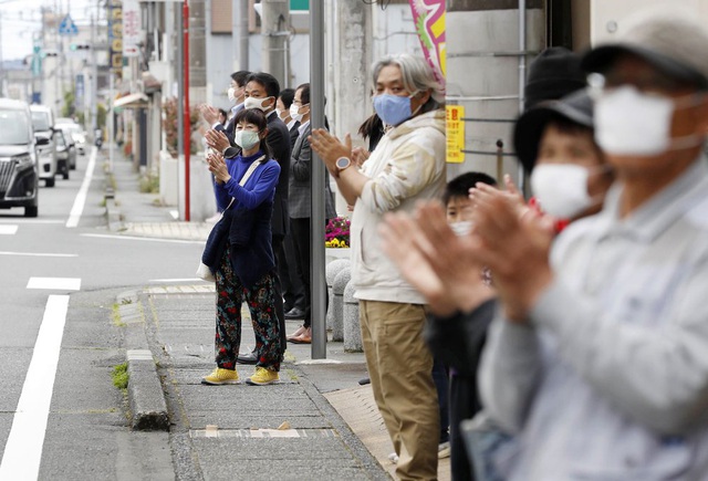 Người bệnh chết gục trên phố giữa làn sóng kỳ thị Covid-19 ở Nhật - Ảnh 3.