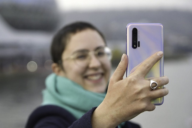10 smartphone chụp selfie đẹp nhất thế giới - Ảnh 9.