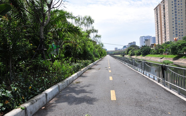 Sự thay đổi đáng kinh ngạc của tuyến đường đi bộ dọc sông Tô Lịch sau một năm đi vào hoạt động - Ảnh 9.