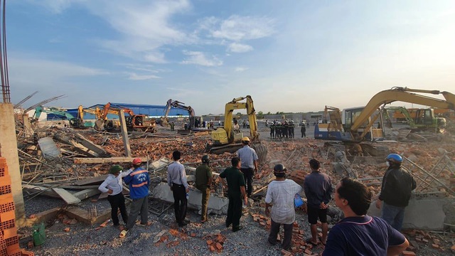 Sập công trình xây dựng ở Đồng Nai, ít nhất 10 người chết - Ảnh 5.