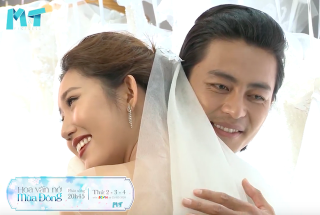 Hoa vẫn nở m&ugrave;a đ&ocirc;ng: Th&uacute;y Ng&acirc;n mặc v&aacute;y cưới đứng b&ecirc;n chồng m&agrave; cứ mơ tưởng bạn trai Cao Th&aacute;i H&agrave;  - Ảnh 6.