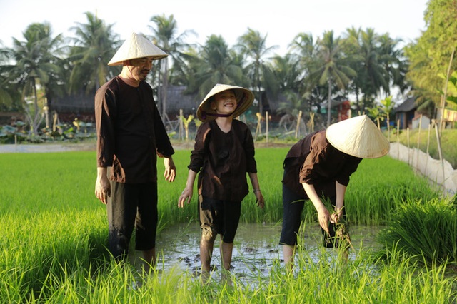 Con trai Thu Trang - Tiến Luật nhắc tên con gái Đoan Trang, lại còn e thẹn cực đáng yêu  - Ảnh 6.