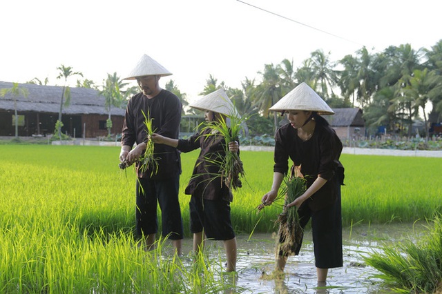 Con trai Thu Trang - Tiến Luật nhắc tên con gái Đoan Trang, lại còn e thẹn cực đáng yêu  - Ảnh 7.