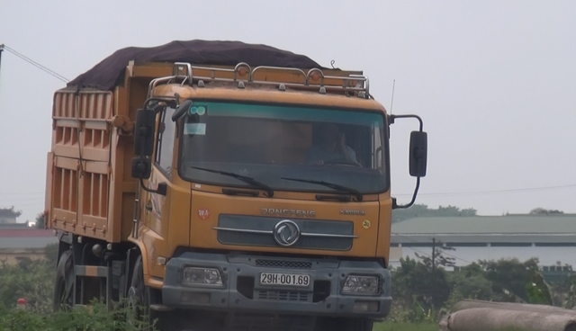 Xe quá tải, xe cơi nới “trẩy hội” phục vụ dự án trọng điểm huyện Thường Tín (Hà Nội) - Ảnh 10.