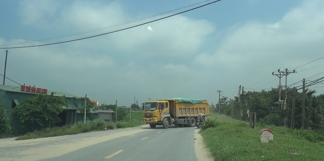 Xe quá tải, xe cơi nới “trẩy hội” phục vụ dự án trọng điểm huyện Thường Tín (Hà Nội) - Ảnh 7.