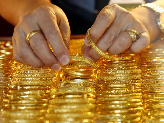 Giá vàng hôm nay 18/5: Tăng vọt, đã vượt 49 triệu đồng/lượng - Ảnh 1.