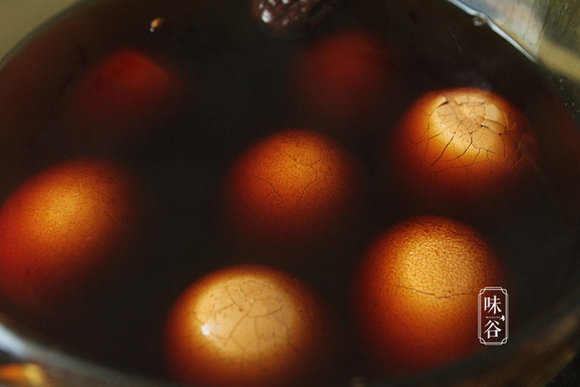 Cách ngâm trứng gà có hình vân đá cẩm thạch đẹp hút hồn - Ảnh 7.
