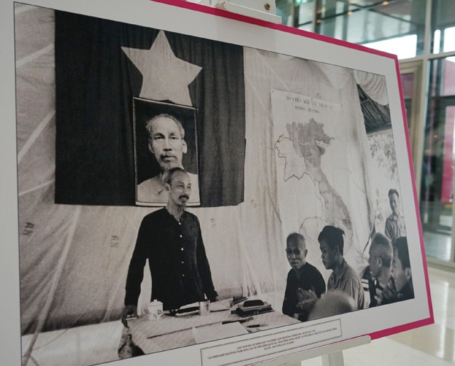 Những hình ảnh bình dị của Chủ tịch Hồ Chí Minh với quân và dân ta - Ảnh 5.