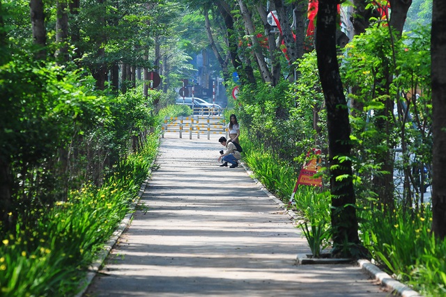 Cận cảnh tuyến đường đi bộ cực đẹp mới xuất hiện trên phố Thái Hà - Ảnh 8.
