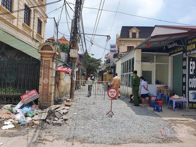 H&agrave; Nội phong tỏa th&ocirc;n Ki&ecirc;u Kỵ với 600 người d&acirc;n - Ảnh 3.
