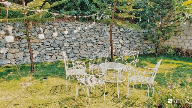 Ngôi nhà vườn 1000m² tọa lạc trên đồi đẹp yên bình với ngoại thất sân vườn rực rỡ sắc màu hoa lá ở Hòa Bình của đôi vợ chồng trẻ - Ảnh 21.