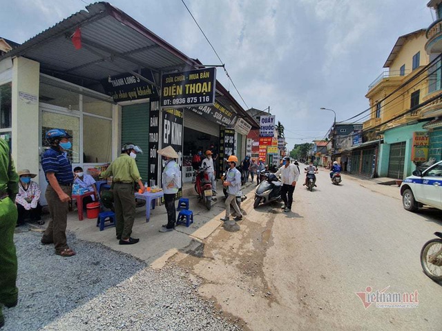 H&agrave; Nội phong tỏa th&ocirc;n Ki&ecirc;u Kỵ với 600 người d&acirc;n - Ảnh 5.