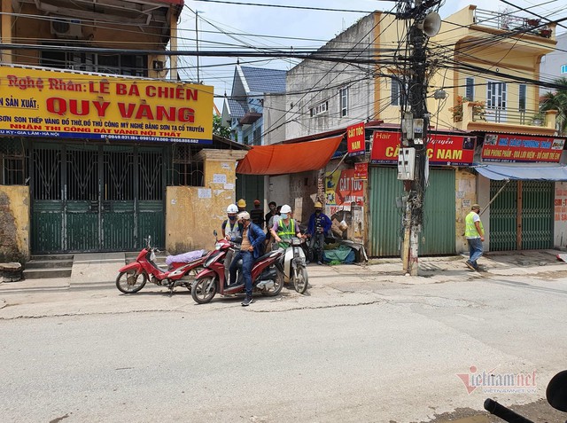 H&agrave; Nội phong tỏa th&ocirc;n Ki&ecirc;u Kỵ với 600 người d&acirc;n - Ảnh 6.