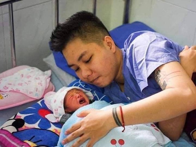 Hành trình có một không hai của người đàn ông mang bầu và sinh con đầu tiên ở Việt Nam - Ảnh 2.