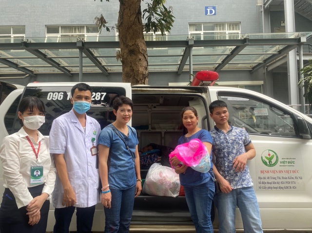 Thai phụ mang thai 28 tuần bị khối u lớn chèn ép đã được xuất viện cùng con gái khỏe mạnh - Ảnh 4.