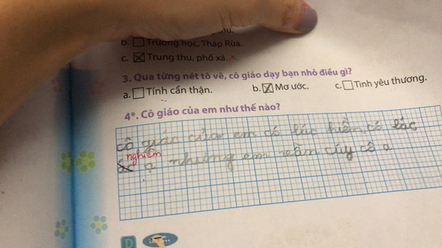 Trả lời câu hỏi cô giáo của em như thế nào?, cô bé lớp 1 thật thà viết đáp án khiến giáo viên phải sửa vội - Ảnh 1.