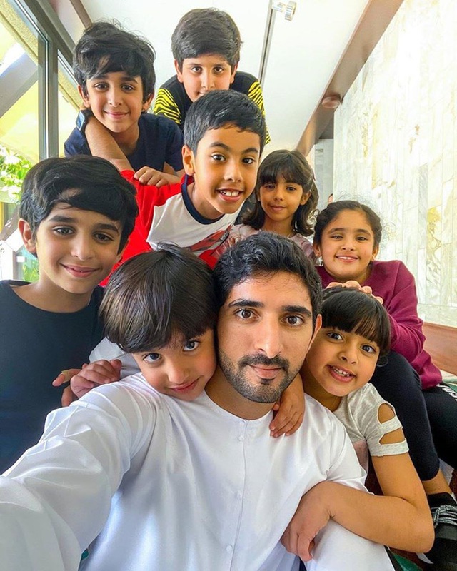 Thái tử đẹp nhất Dubai dính nghi án đã có con khi chia sẻ tấm hình bế một bé trai kháu khỉnh gây sốt cộng đồng mạng - Ảnh 4.